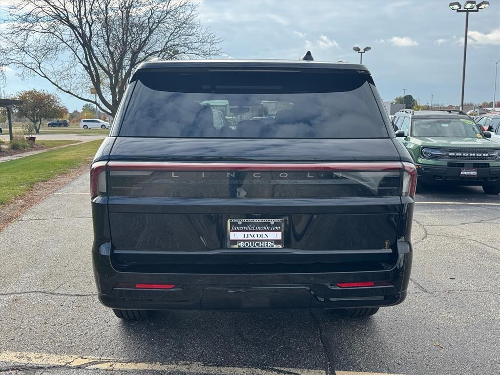 new 2025 Lincoln Navigator car, priced at $104,060