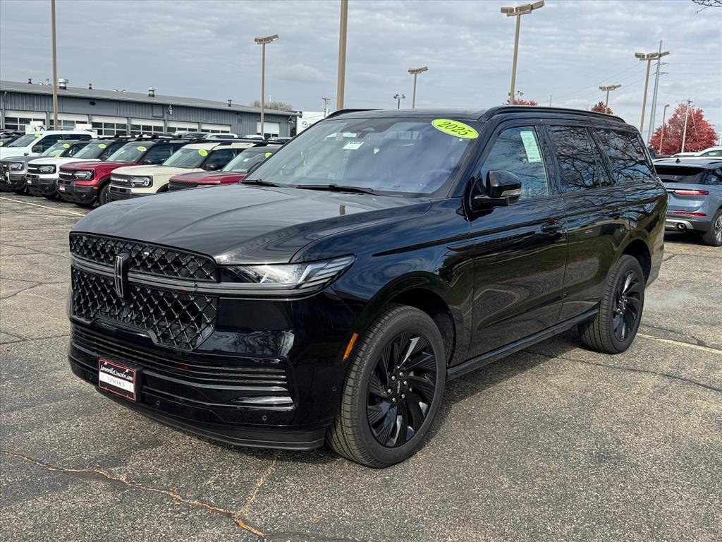 new 2025 Lincoln Navigator car, priced at $104,060