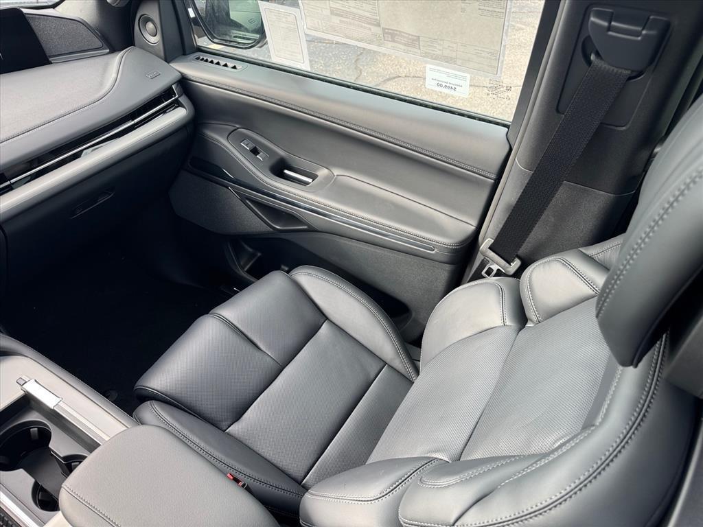 new 2025 Lincoln Navigator car, priced at $104,060