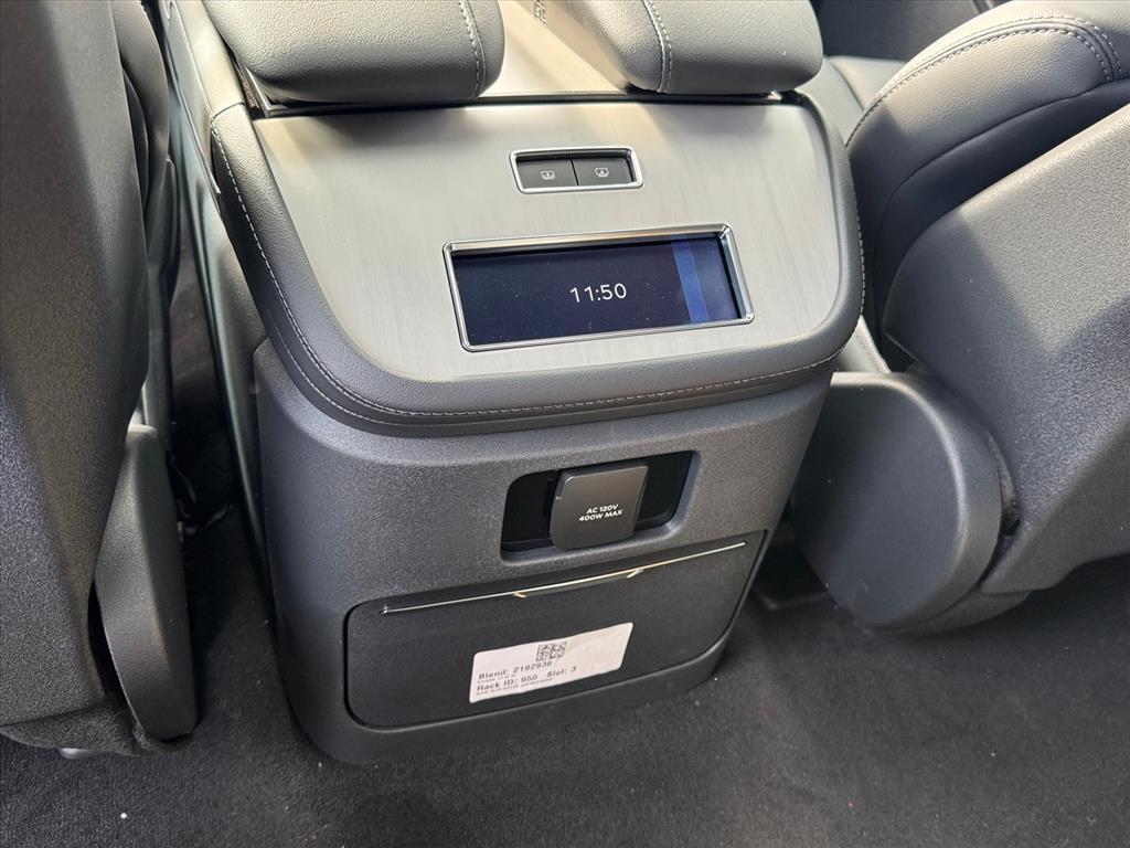 new 2025 Lincoln Navigator car, priced at $104,060