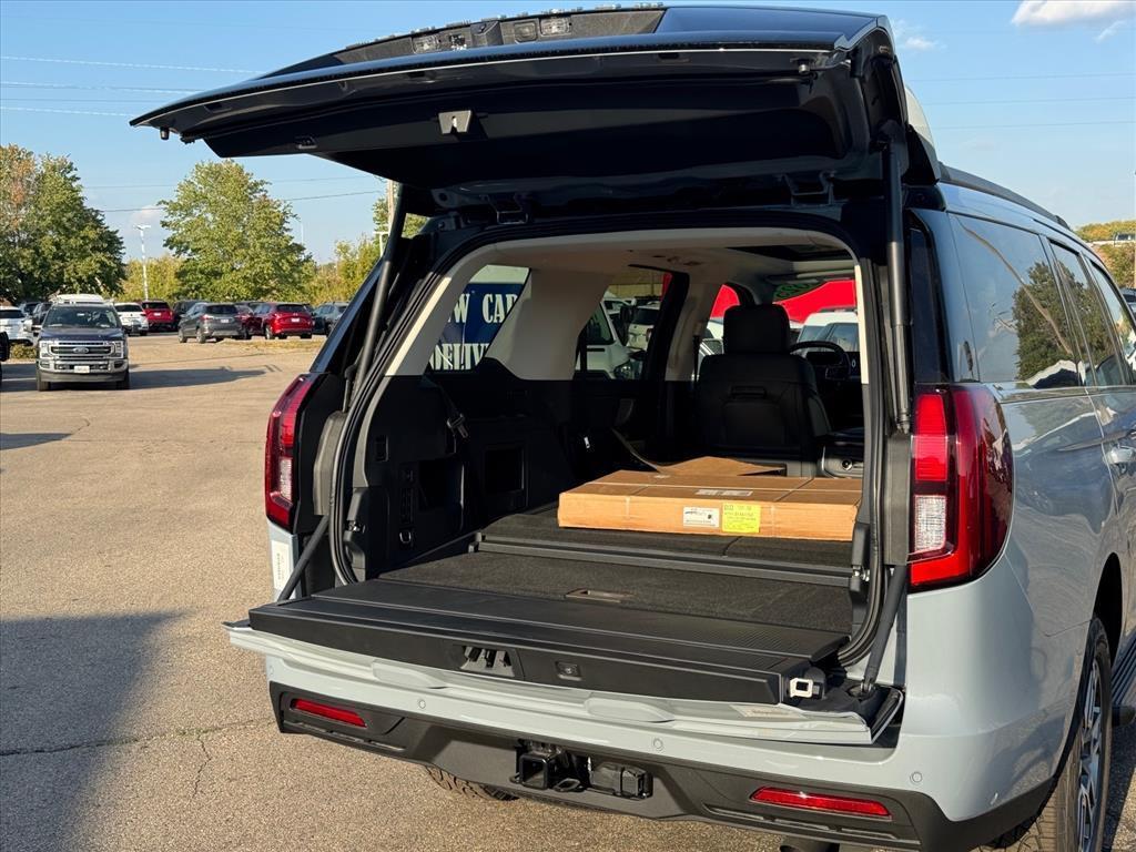 new 2025 Ford Expedition car, priced at $73,609