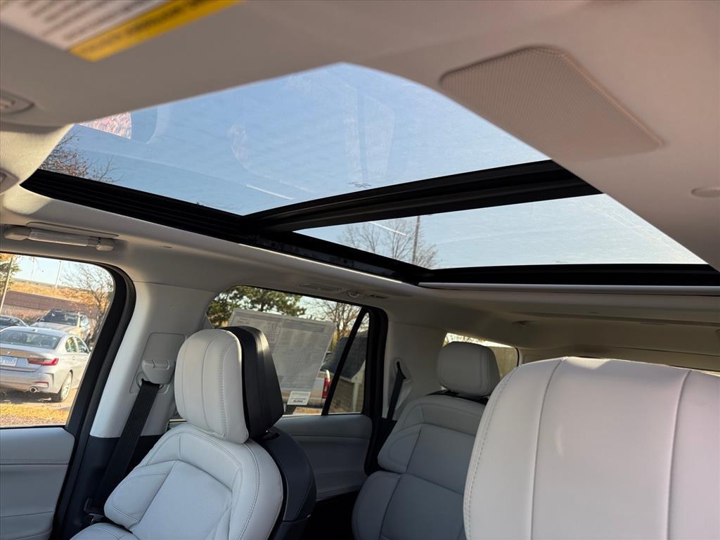 new 2025 Lincoln Navigator car, priced at $104,720