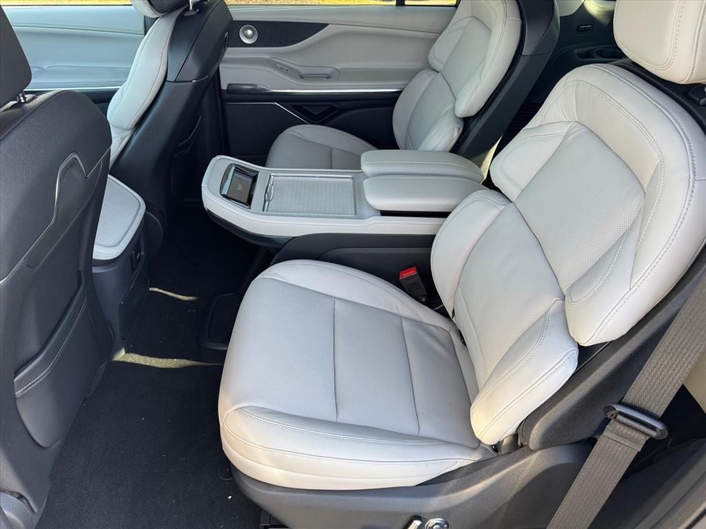 new 2025 Lincoln Navigator car, priced at $104,720