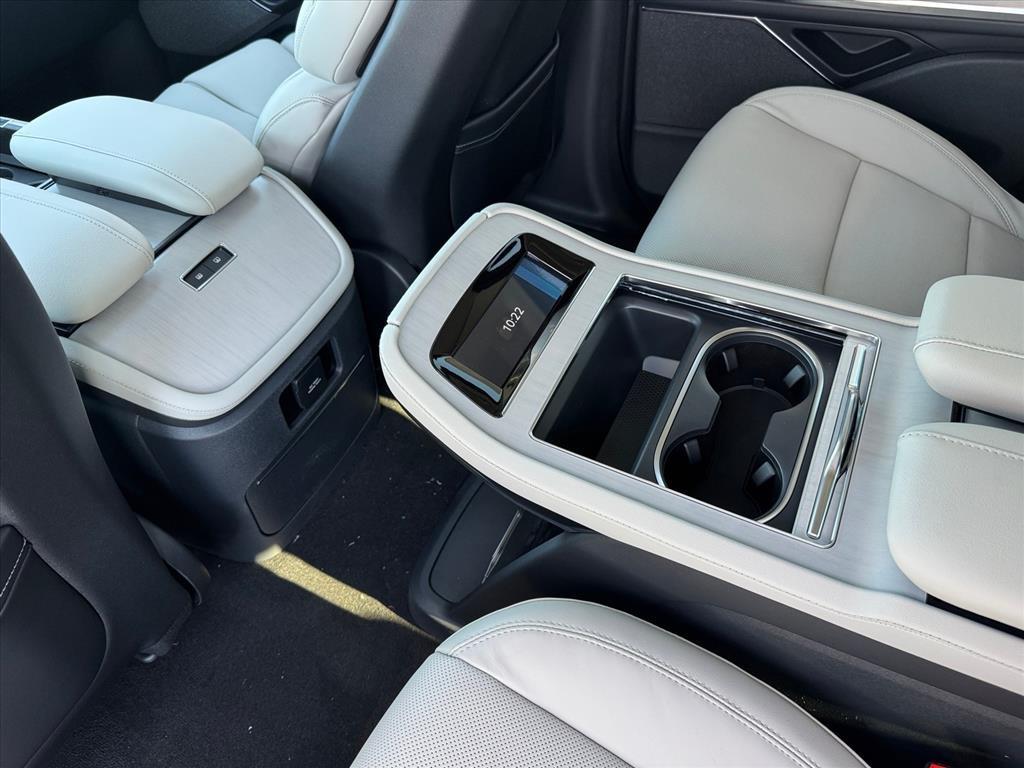 new 2025 Lincoln Navigator car, priced at $104,720