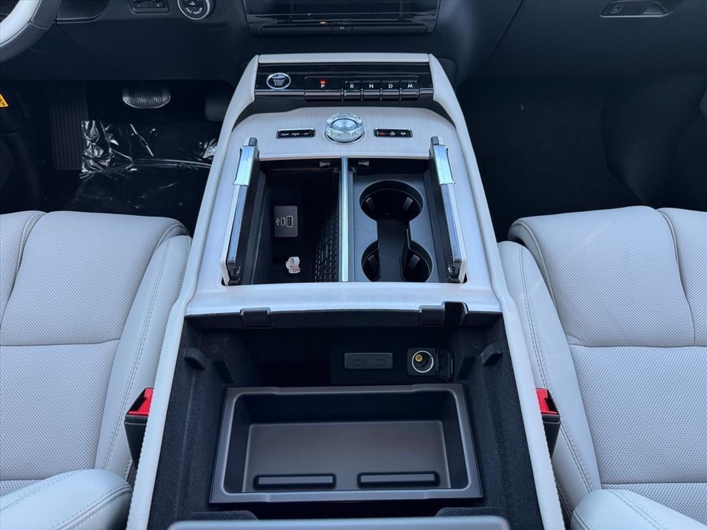 new 2025 Lincoln Navigator car, priced at $104,720