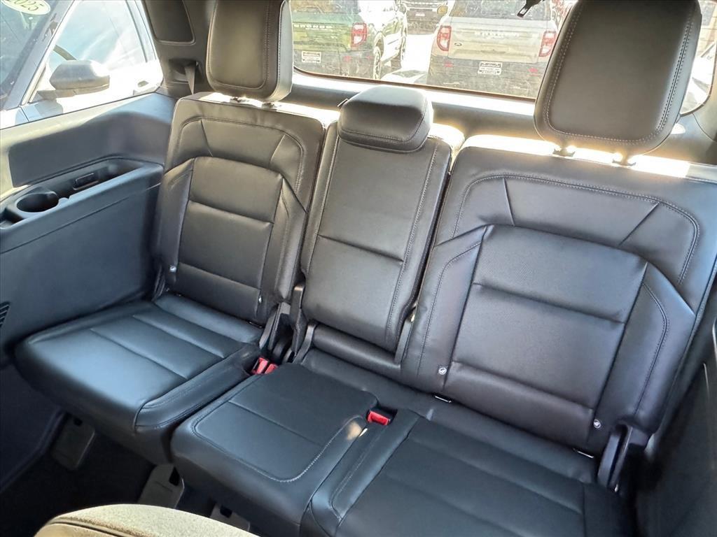 new 2025 Lincoln Navigator car, priced at $107,960