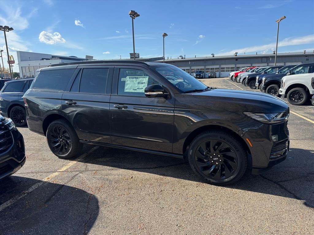 new 2025 Lincoln Navigator car, priced at $107,960