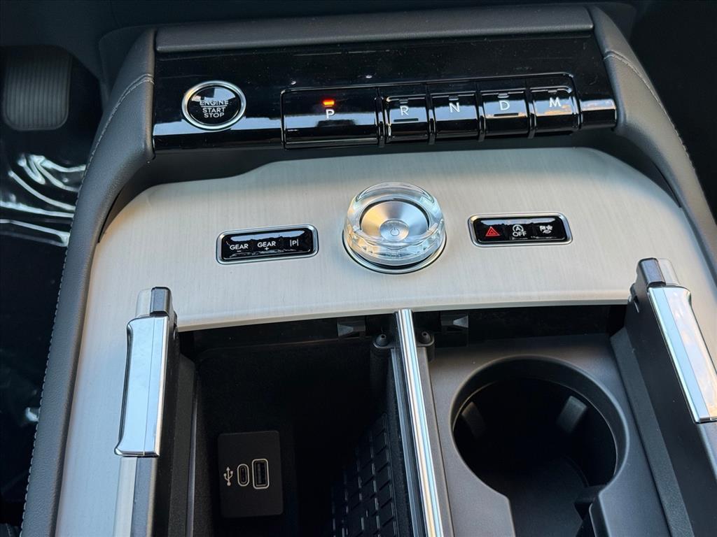 new 2025 Lincoln Navigator car, priced at $107,960