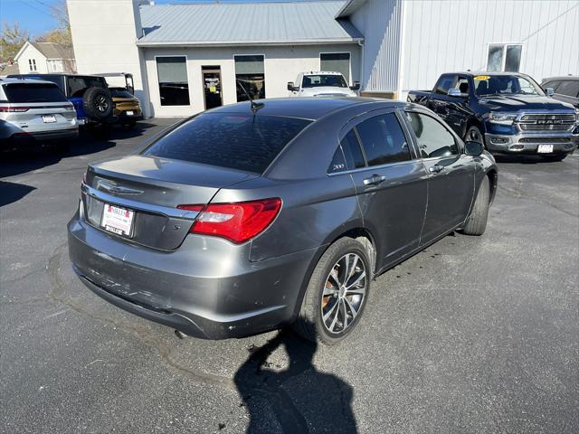 used 2013 Chrysler 200 car