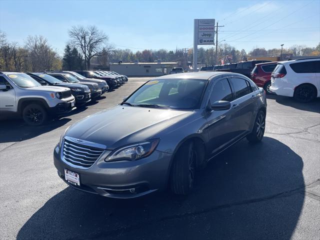 used 2013 Chrysler 200 car