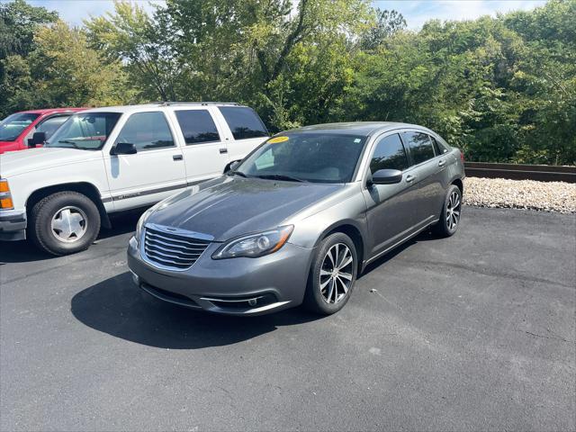 used 2013 Chrysler 200 car