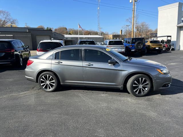 used 2013 Chrysler 200 car