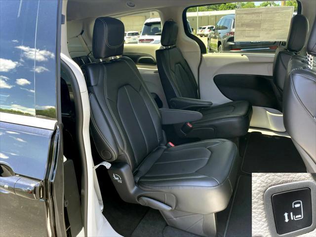 new 2024 Chrysler Pacifica car, priced at $47,445