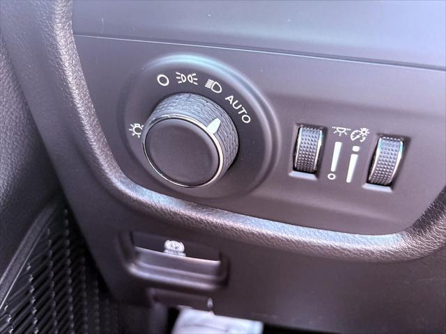 used 2023 Jeep Grand Cherokee car, priced at $31,450