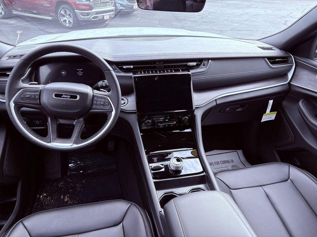 new 2025 Jeep Grand Cherokee L car, priced at $45,674