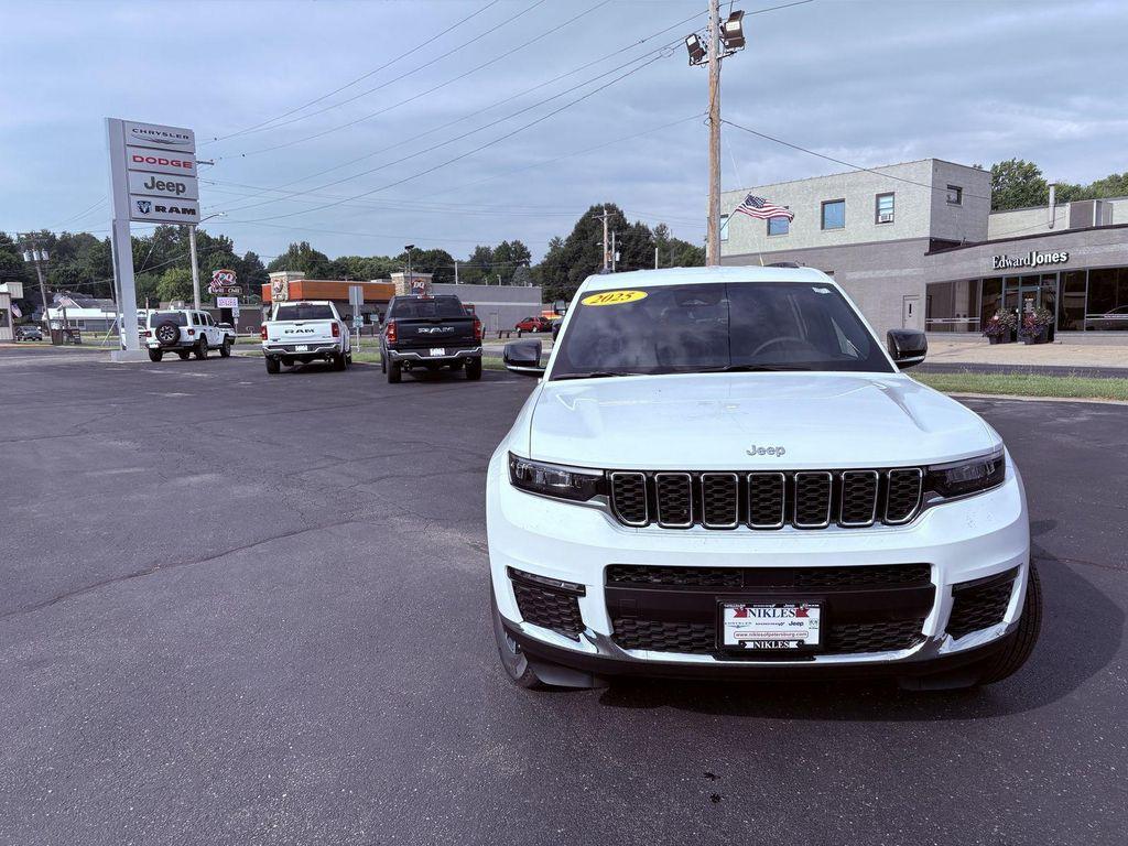 new 2025 Jeep Grand Cherokee L car, priced at $45,674