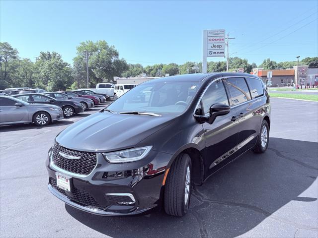 used 2025 Chrysler Pacifica car, priced at $38,860