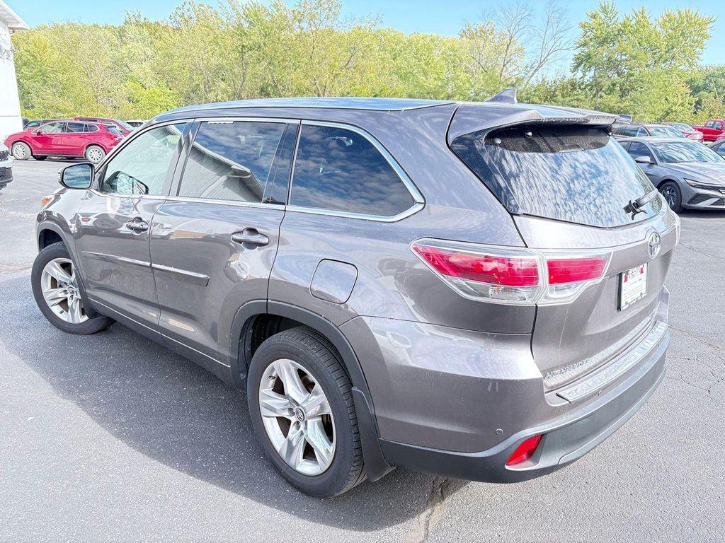 used 2016 Toyota Highlander car, priced at $17,825