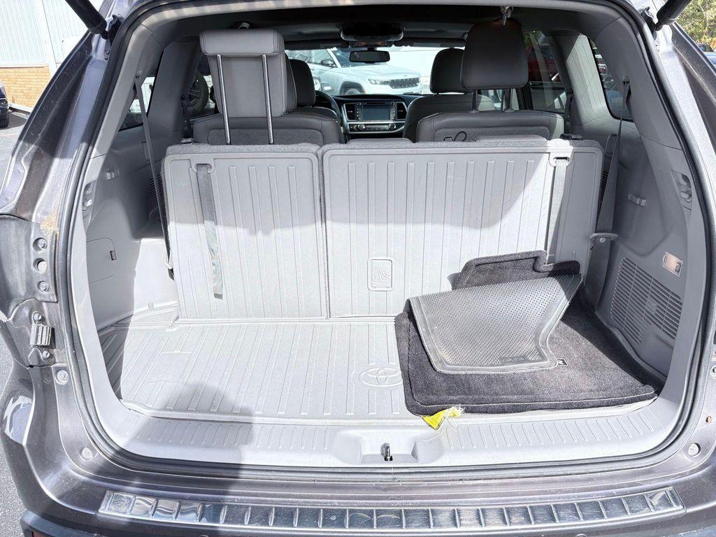 used 2016 Toyota Highlander car, priced at $17,825