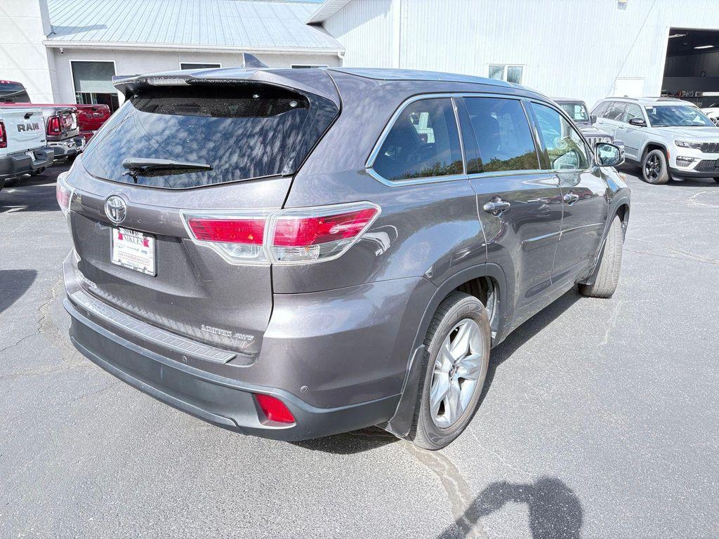 used 2016 Toyota Highlander car, priced at $17,825