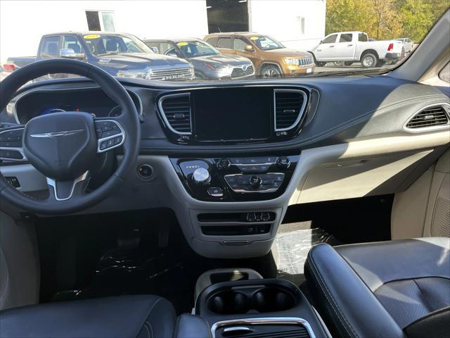 used 2022 Chrysler Pacifica car