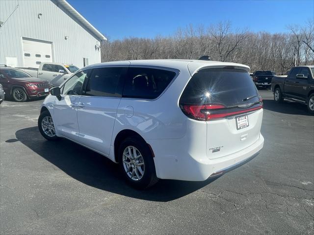 new 2024 Chrysler Pacifica car, priced at $44,350