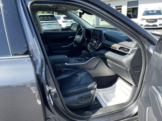used 2021 Toyota Highlander Hybrid car, priced at $24,850
