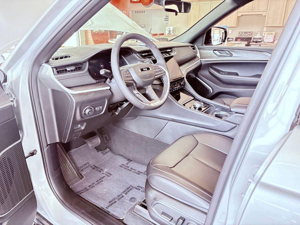 new 2025 Jeep Grand Cherokee car, priced at $52,260