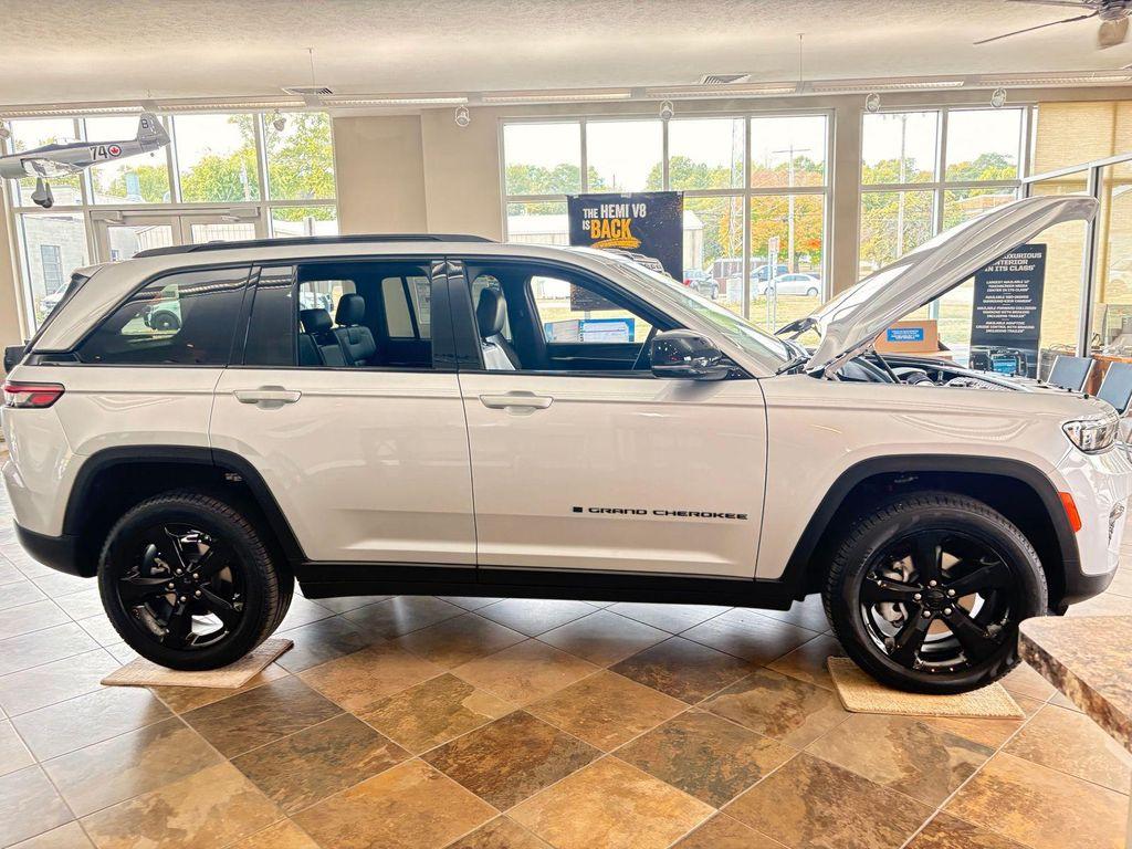 new 2025 Jeep Grand Cherokee car, priced at $52,260