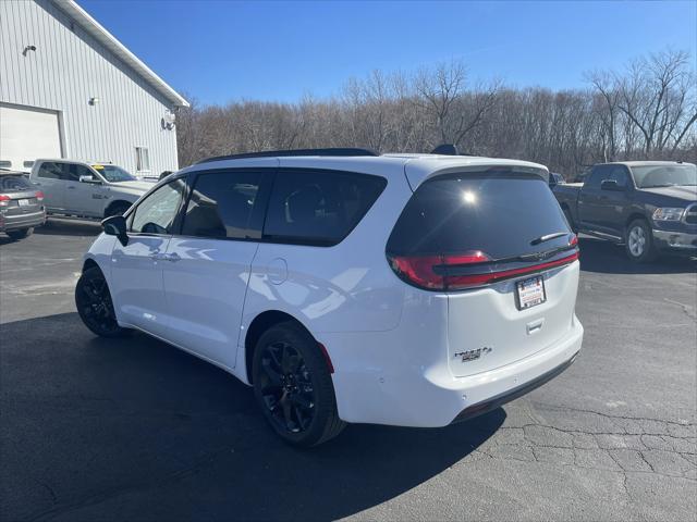 new 2024 Chrysler Pacifica car, priced at $46,595