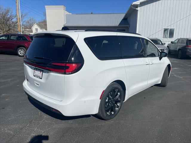 new 2024 Chrysler Pacifica car, priced at $46,595