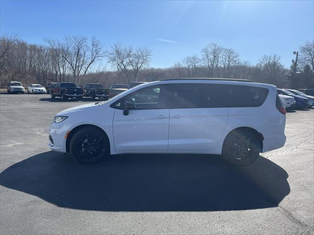 new 2024 Chrysler Pacifica car, priced at $46,595