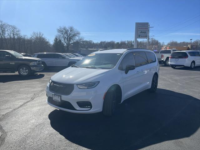 new 2024 Chrysler Pacifica car, priced at $46,595