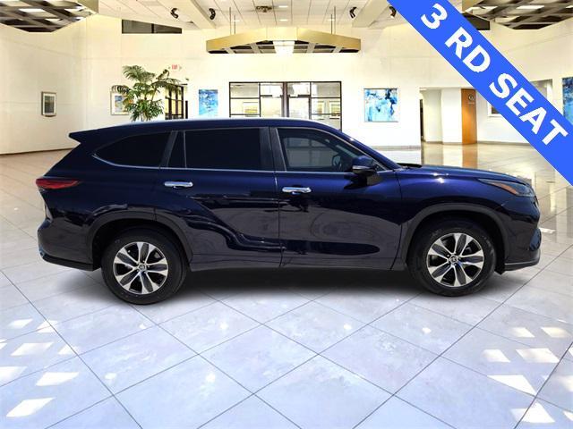 used 2023 Toyota Highlander car, priced at $31,000