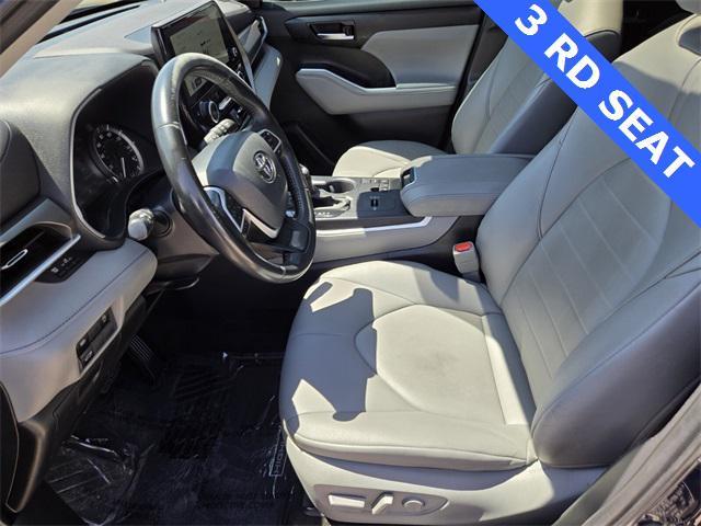 used 2023 Toyota Highlander car, priced at $31,000