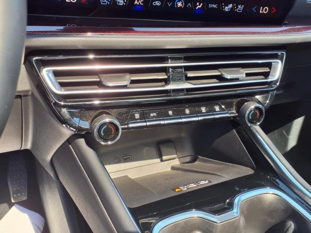 used 2024 Chevrolet Traverse car, priced at $57,889