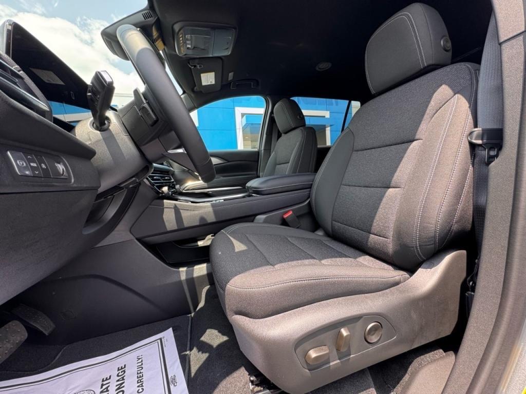 new 2025 Chevrolet Traverse car, priced at $42,320