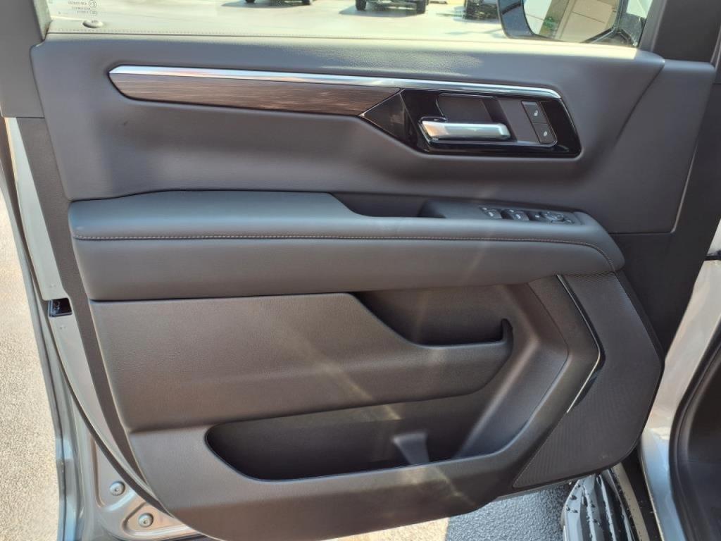 new 2025 Chevrolet Tahoe car, priced at $62,570