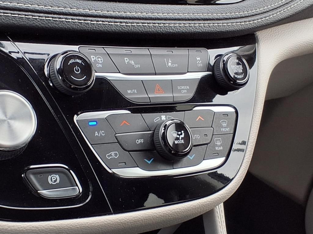 used 2021 Chrysler Pacifica Hybrid car, priced at $26,966