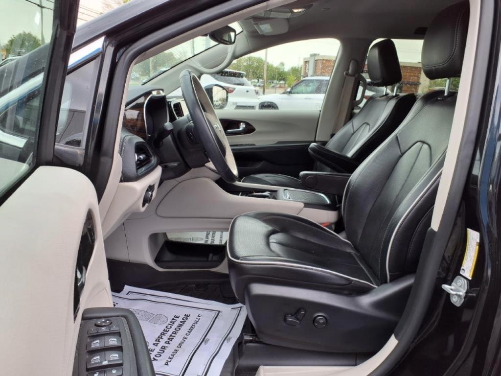 used 2021 Chrysler Pacifica Hybrid car, priced at $26,966
