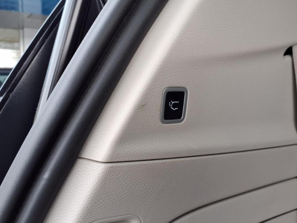 used 2021 Chrysler Pacifica Hybrid car, priced at $26,966