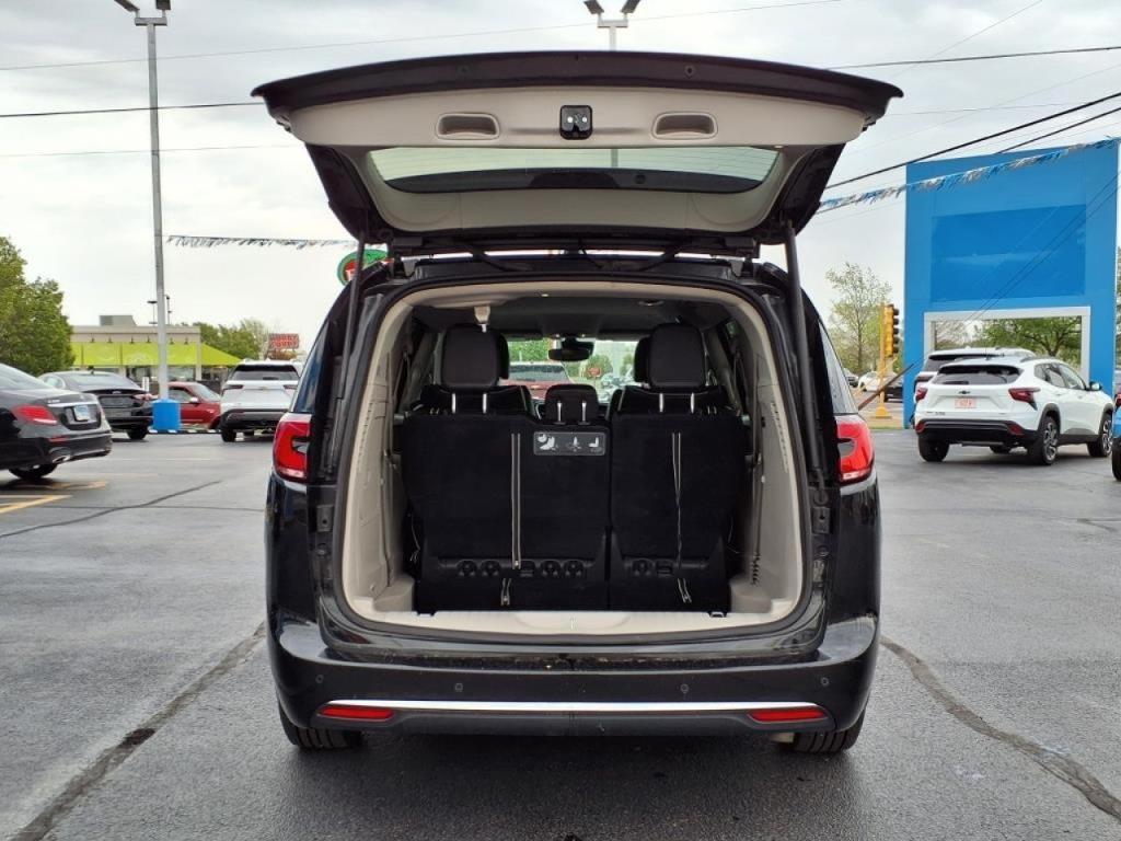 used 2021 Chrysler Pacifica Hybrid car, priced at $26,966