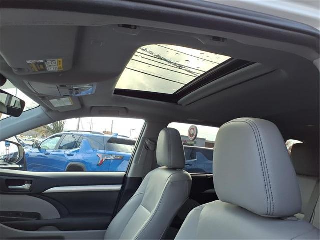used 2019 Toyota Highlander car, priced at $29,844