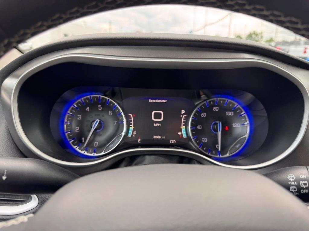 used 2024 Chrysler Pacifica car