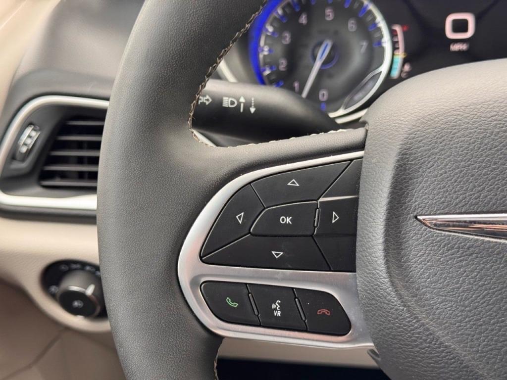 used 2024 Chrysler Pacifica car