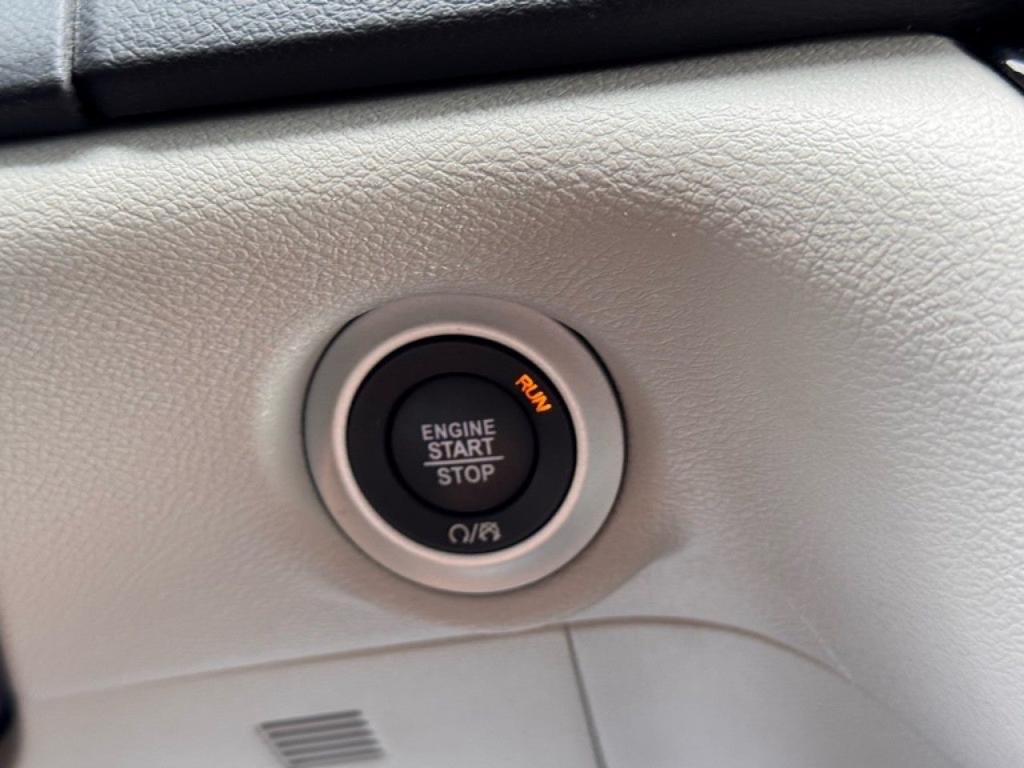 used 2024 Chrysler Pacifica car