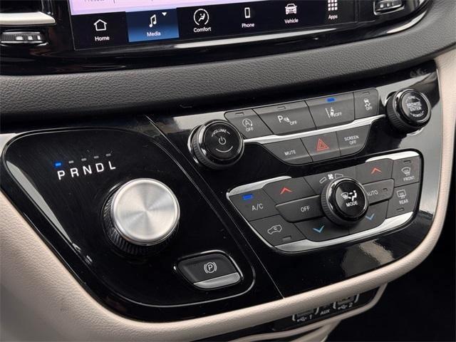 used 2024 Chrysler Pacifica car, priced at $34,686