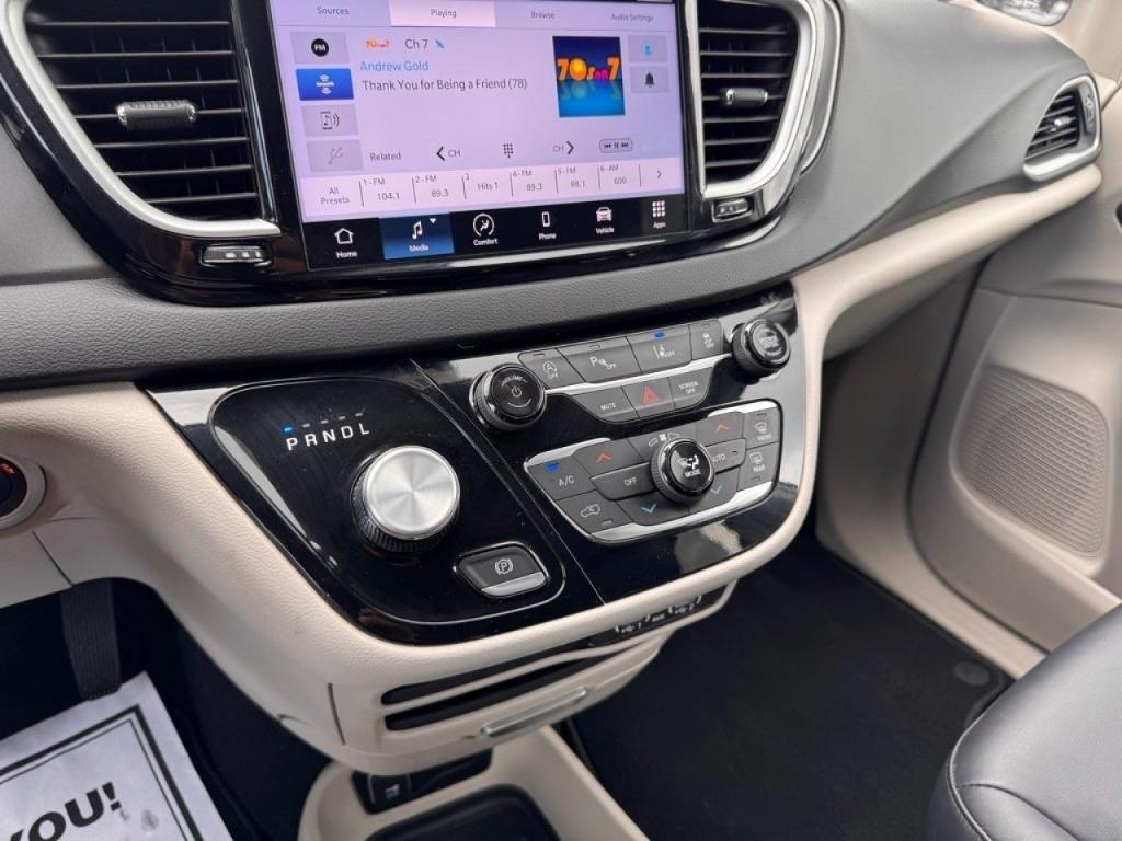 used 2024 Chrysler Pacifica car
