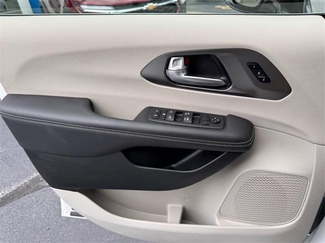 used 2024 Chrysler Pacifica car, priced at $34,686