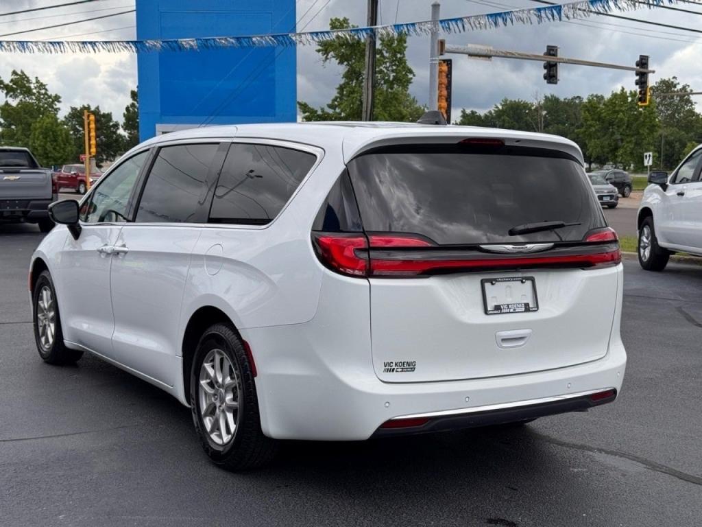 used 2024 Chrysler Pacifica car